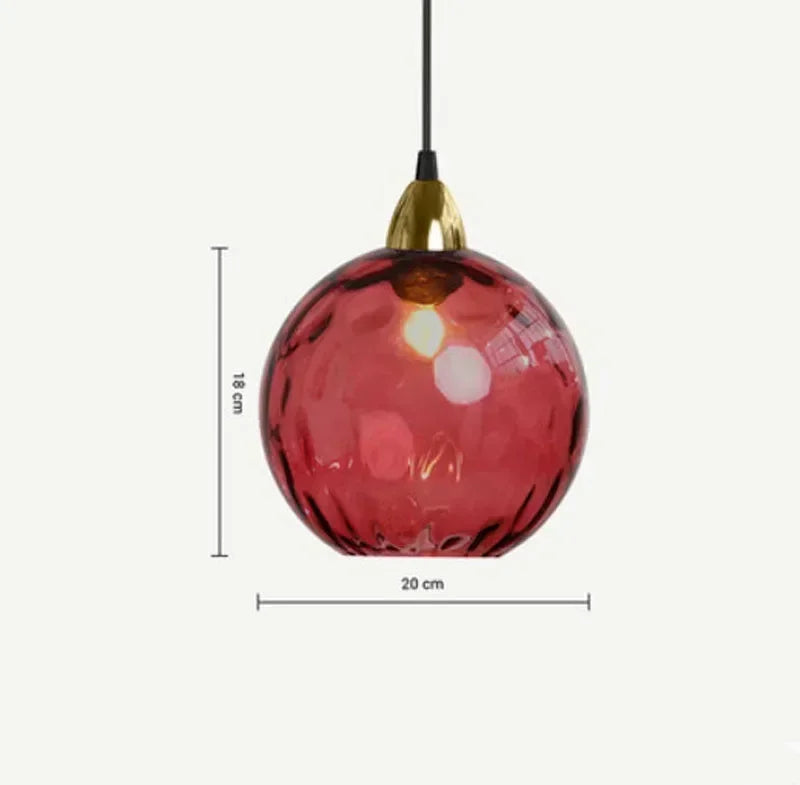 Suspension en boule de verre coloré rouge
